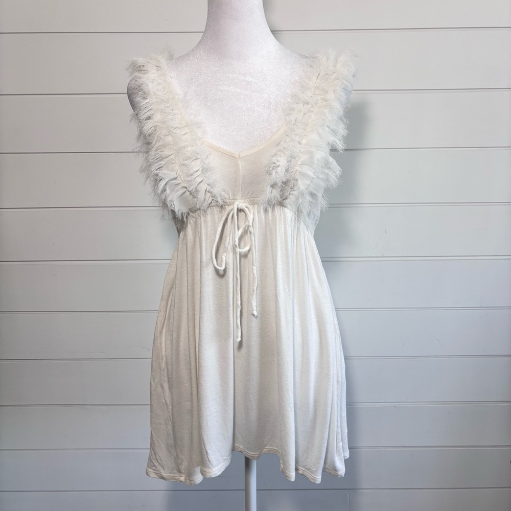 Robin K Women's Feather Fringe‎ White Top. Size M-L
